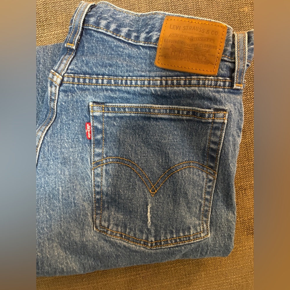 Levi’s wedgie jean size 29